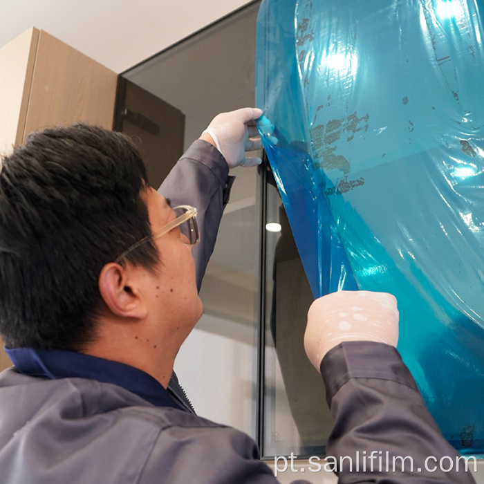 Opção de perfuração para película protetora de vidro ou janela